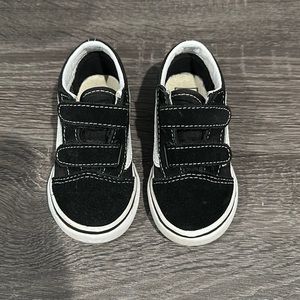 Toddler VANS black and white “old skool v”
